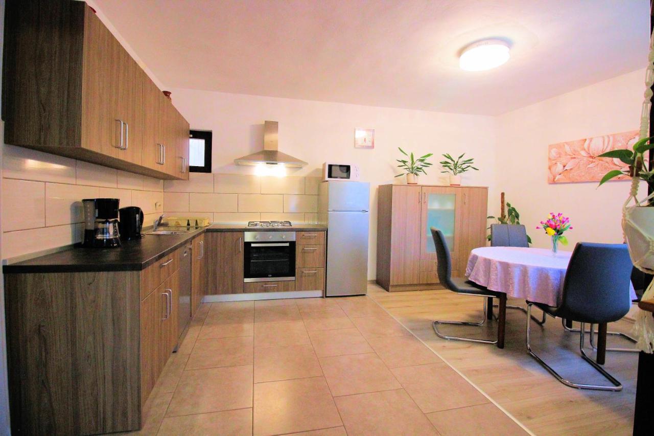 Apartment Leana Selce Exterior foto